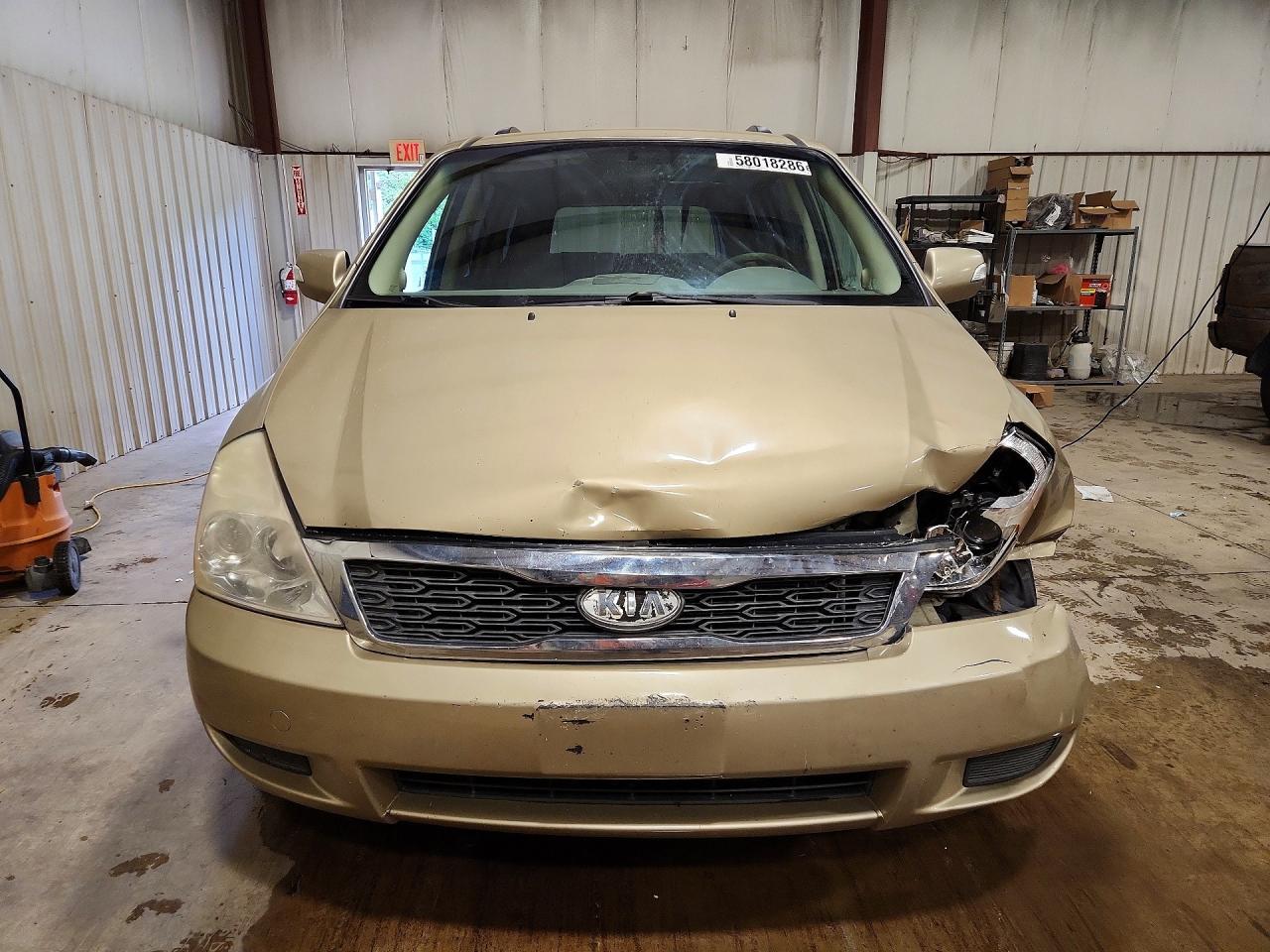 2011 KIA SEDONA
