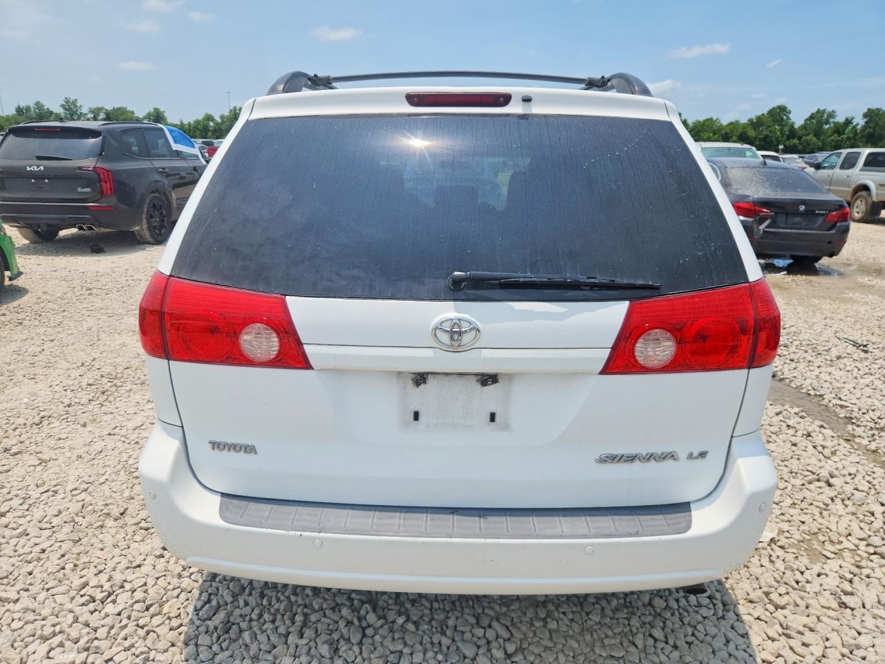 2010 TOYOTA SIENNA