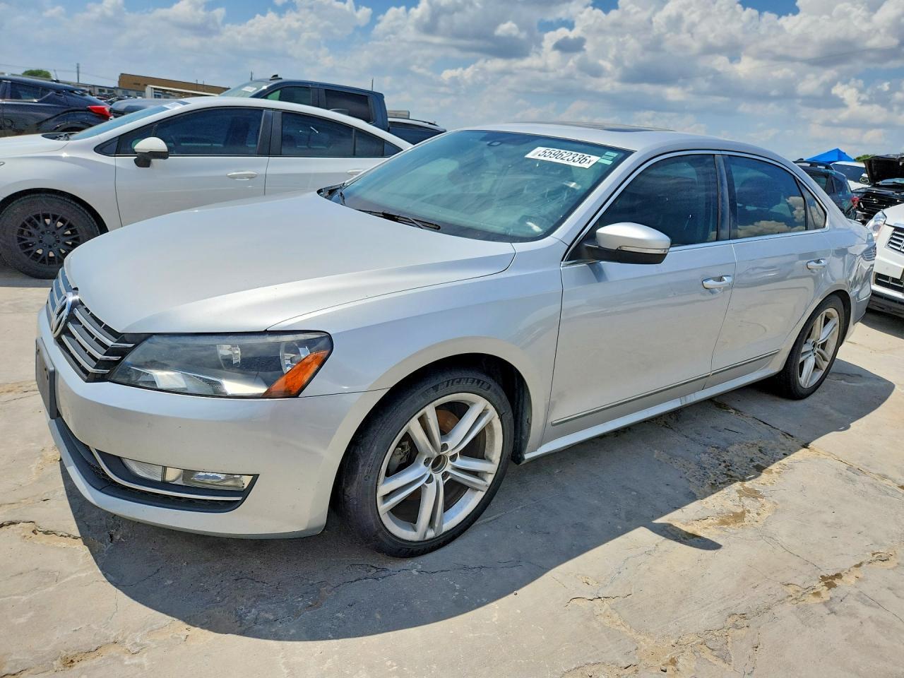 2014 VOLKSWAGEN Passat