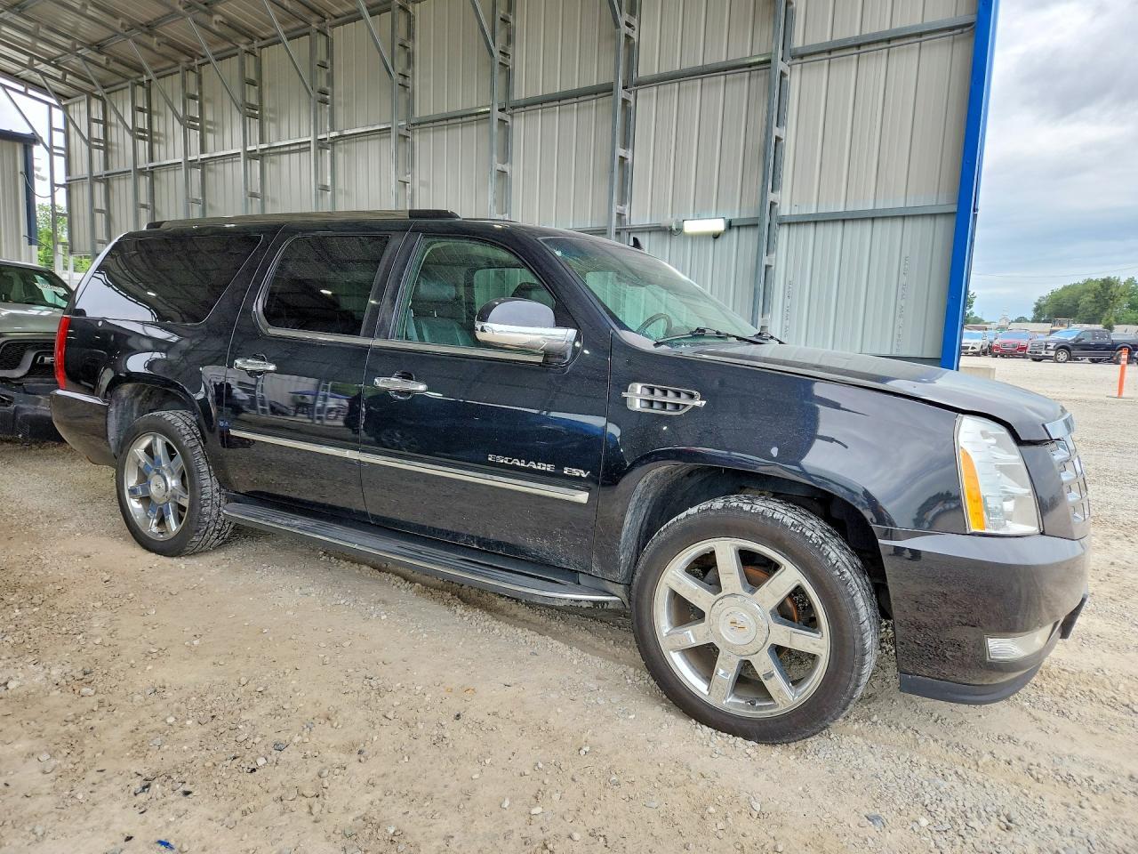 2011 CADILLAC Escalade ESV