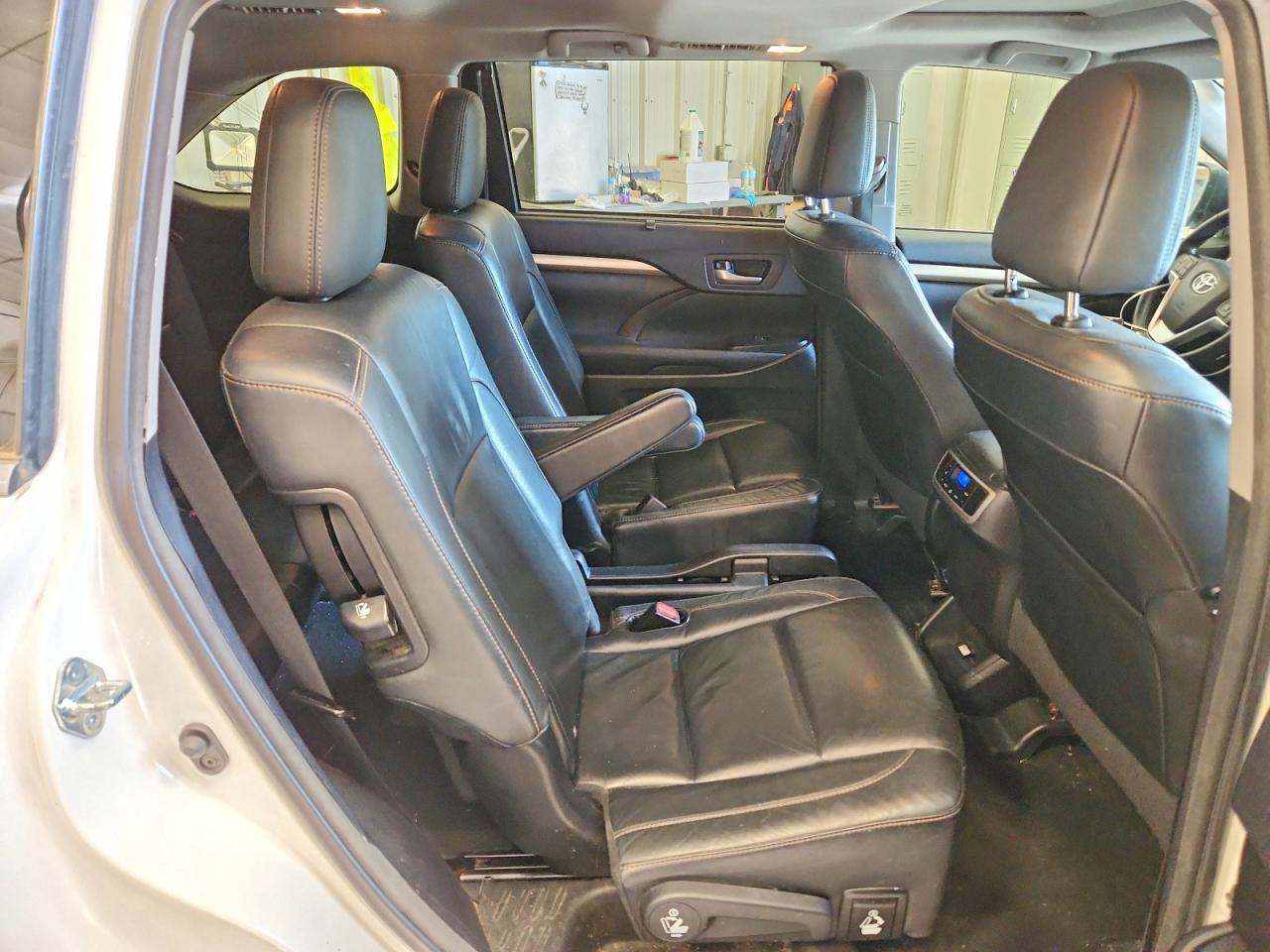 2015 TOYOTA HIGHLANDER