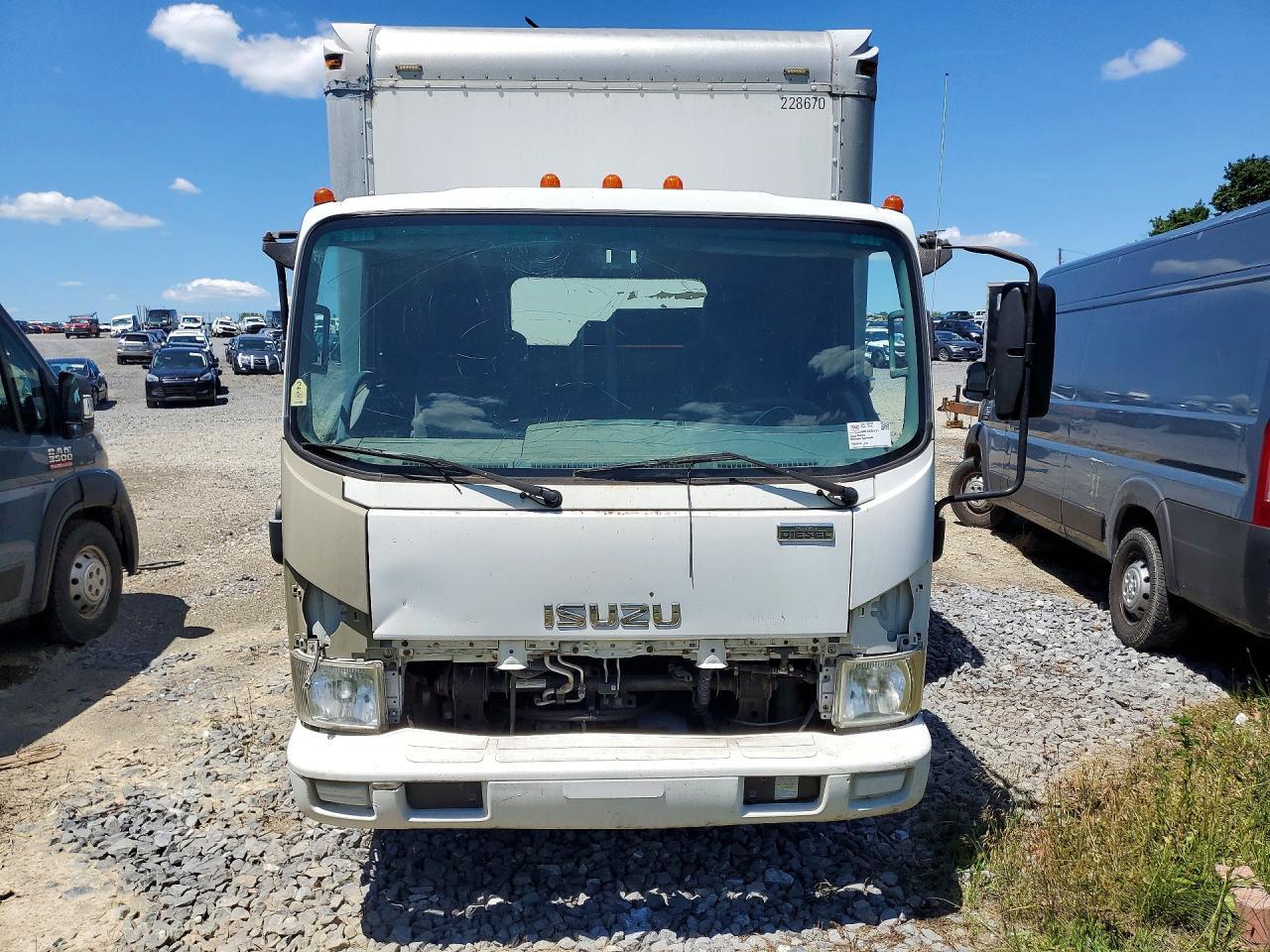 2013 ISUZU Npr Hd