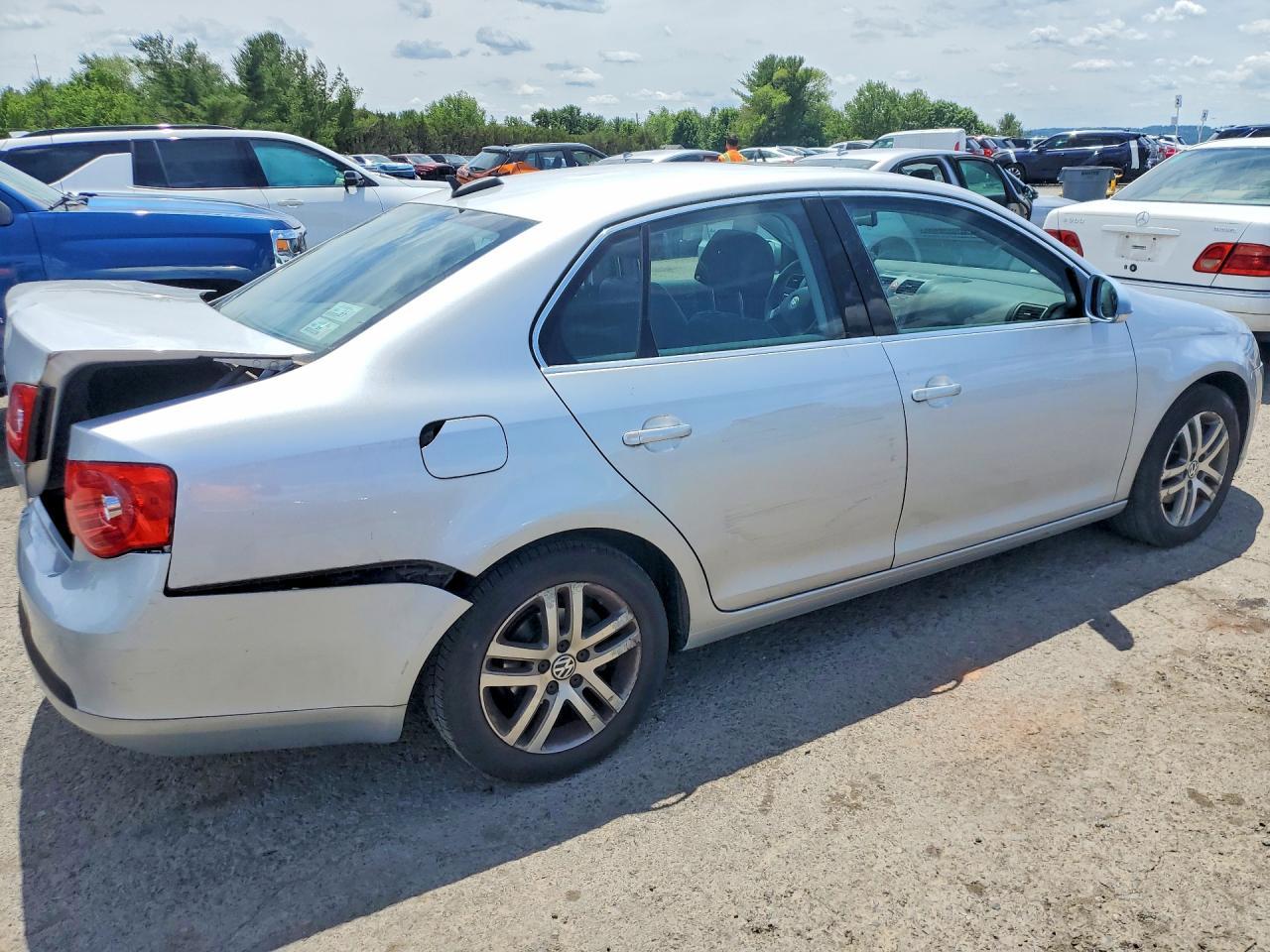 2005 VOLKSWAGEN JETTA