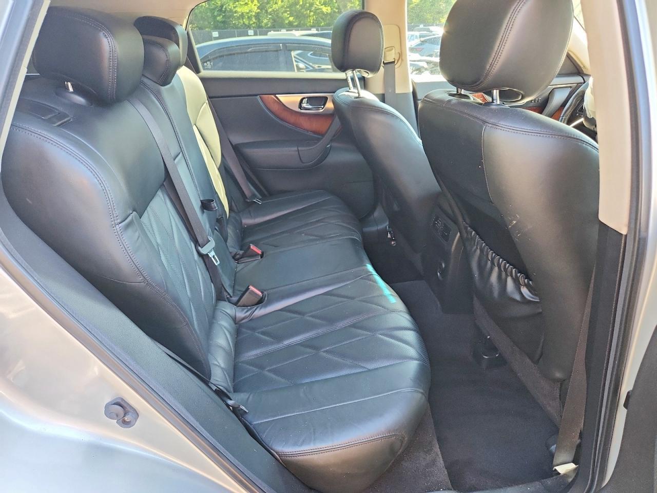 2011 INFINITI FX35