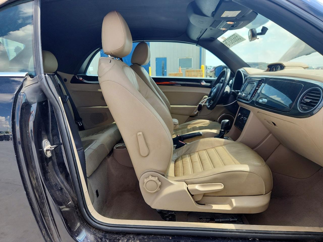 2013 VOLKSWAGEN Beetle
