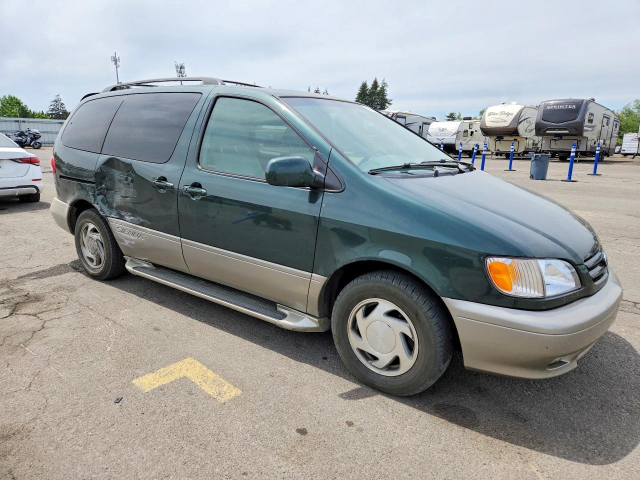 2003 TOYOTA SIENNA