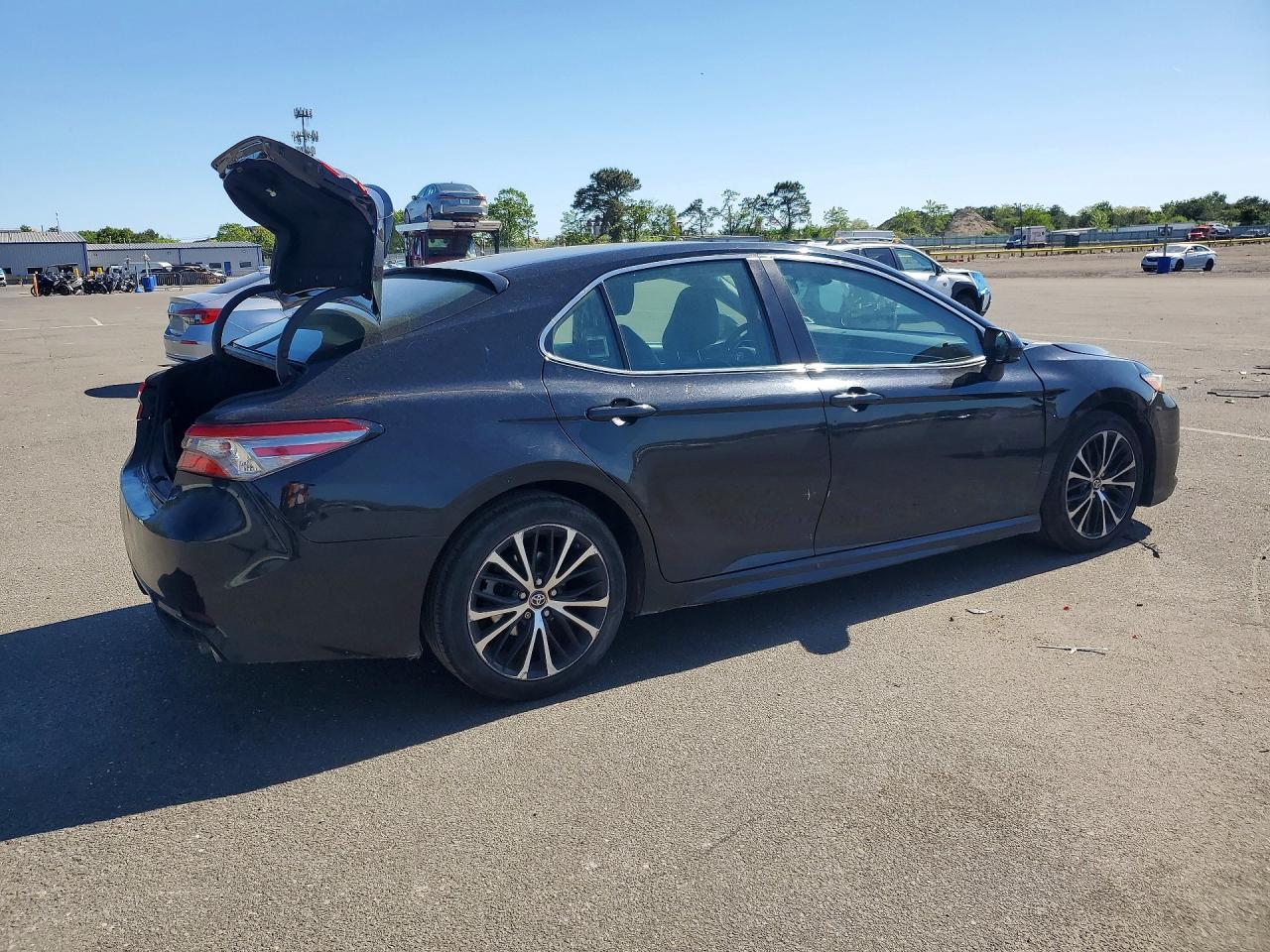 2018 TOYOTA CAMRY