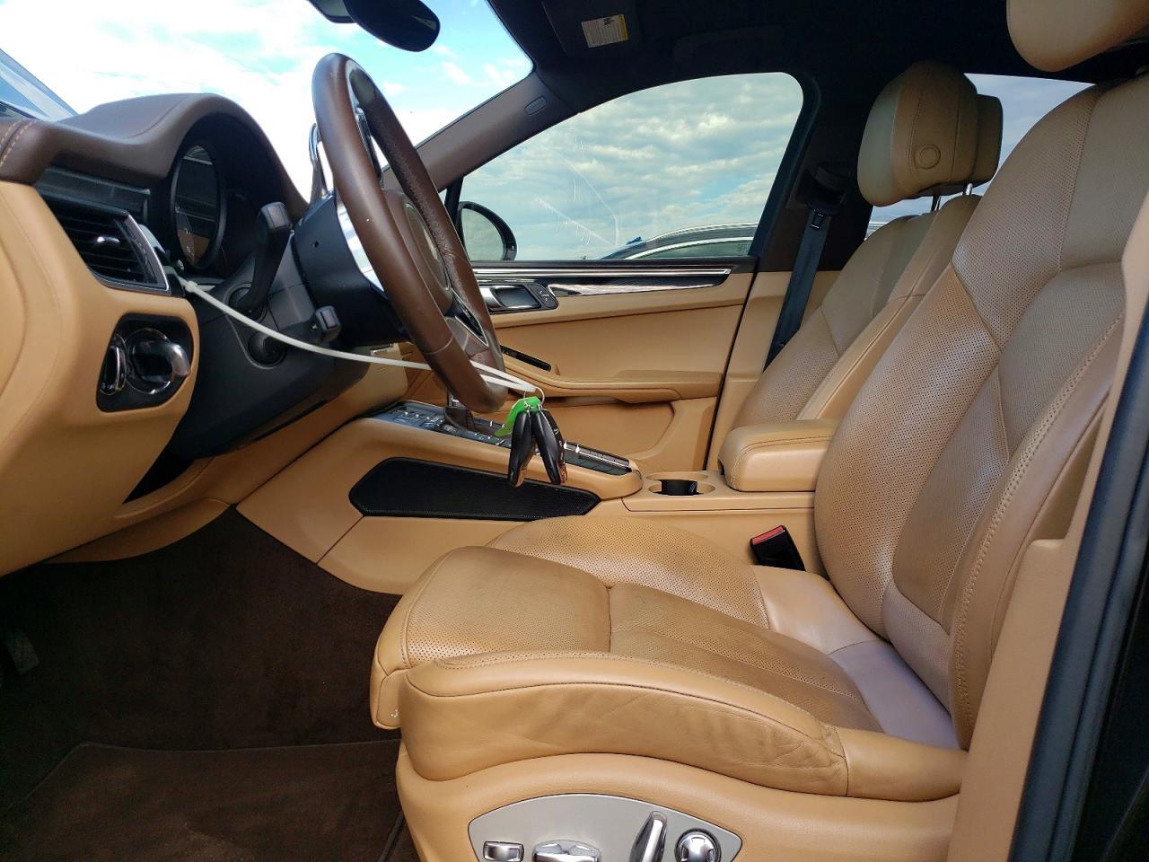 2018 PORSCHE Macan