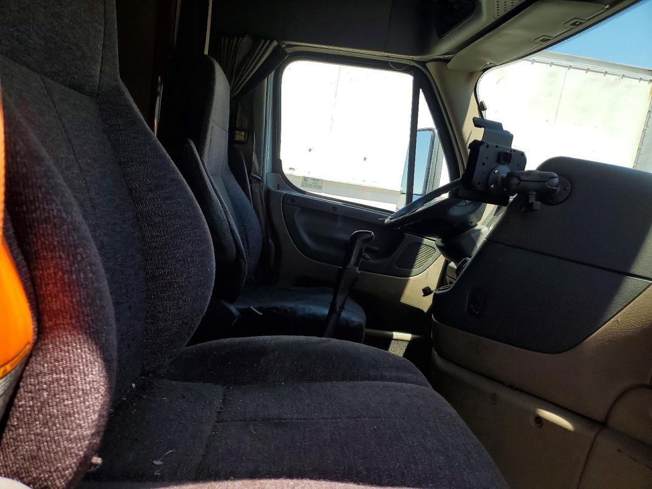 2015 FREIGHTLINER CASCADIA