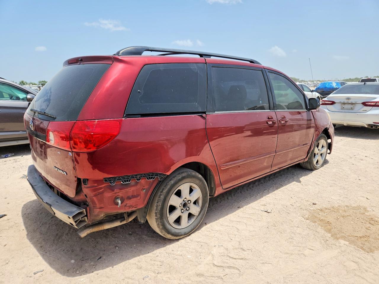 2010 TOYOTA SIENNA