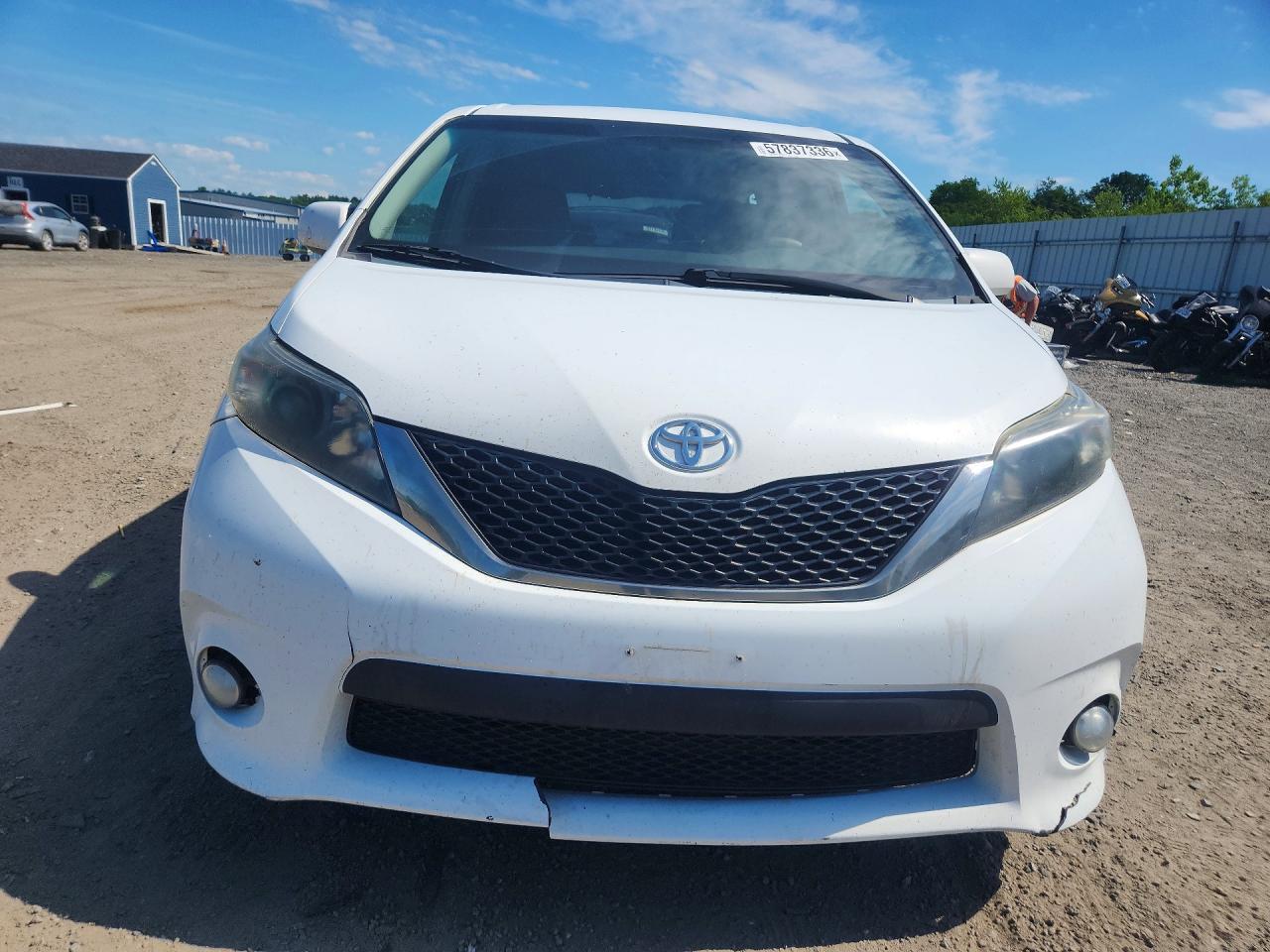 2011 TOYOTA SIENNA