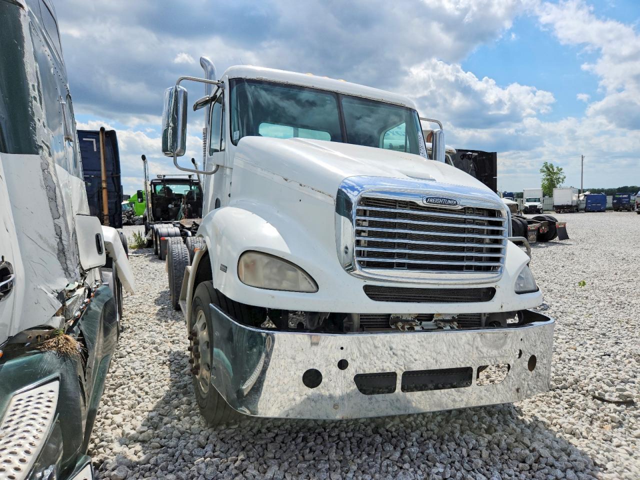 2009 FREIGHTLINER Columbia