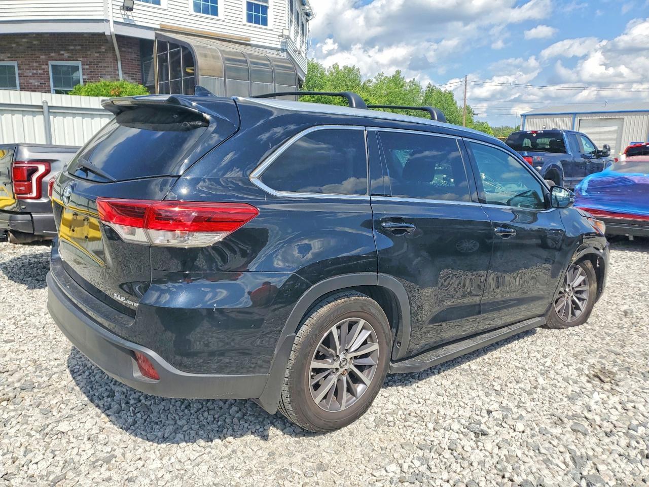 2018 TOYOTA HIGHLANDER