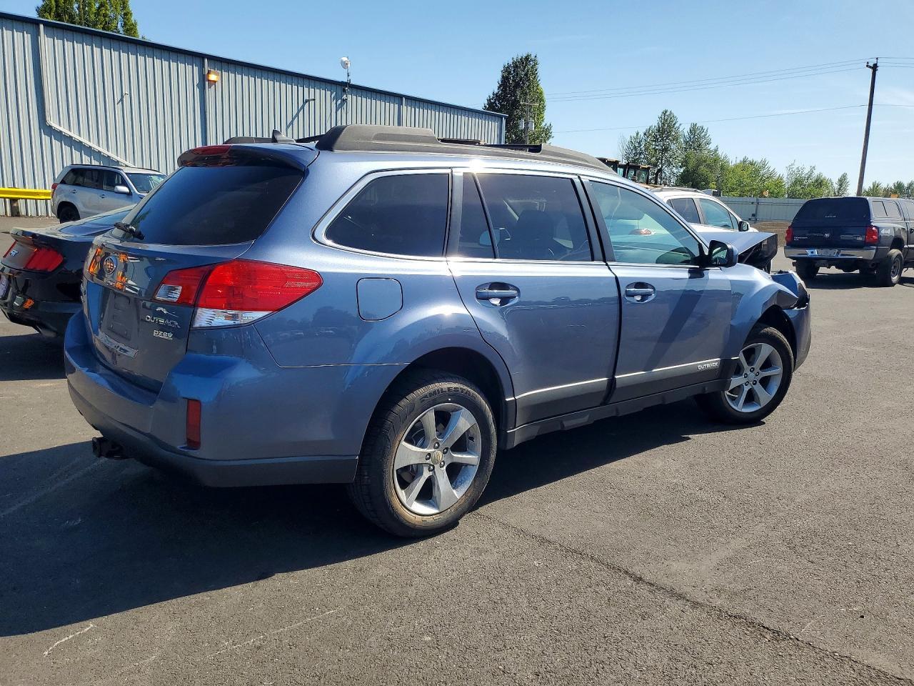 2014 SUBARU Outback