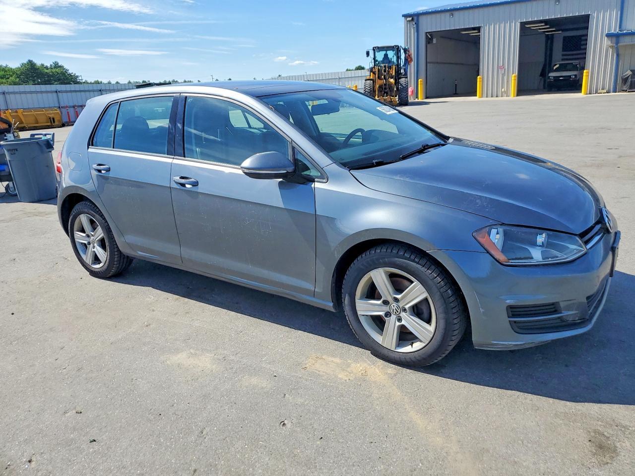 2017 VOLKSWAGEN GOLF