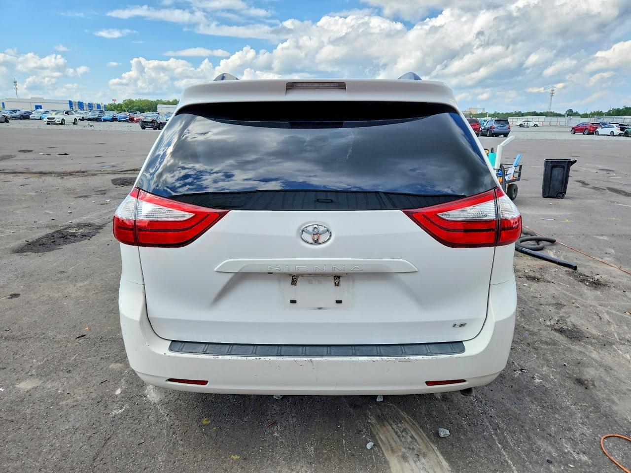 2016 TOYOTA SIENNA
