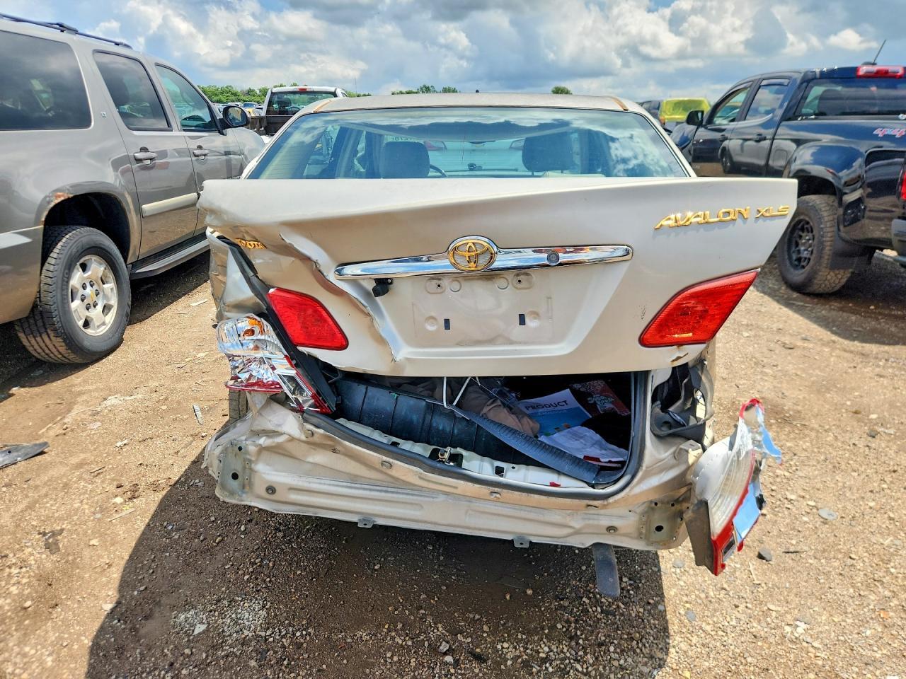 2004 TOYOTA Avalon