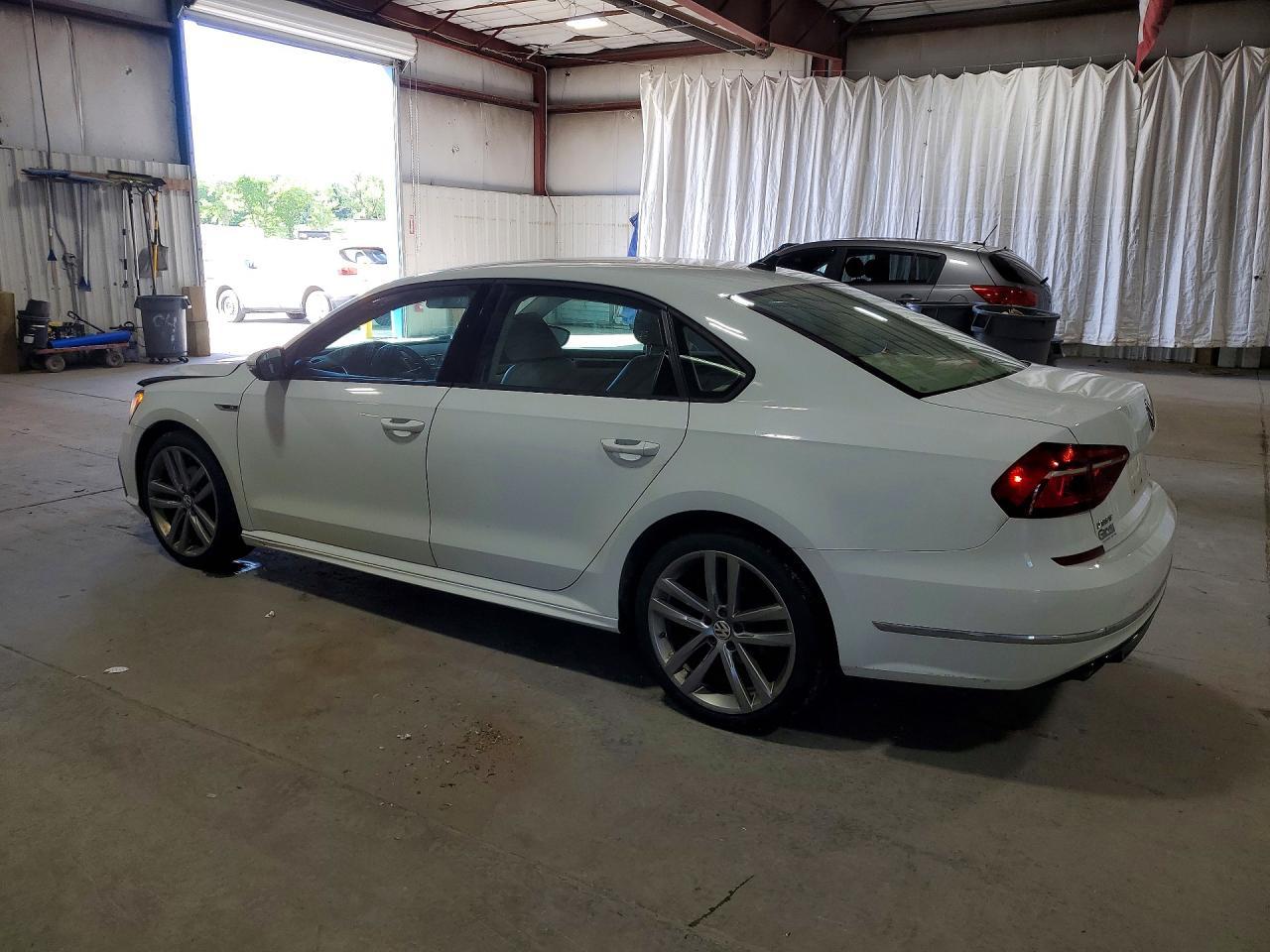 2018 VOLKSWAGEN Passat