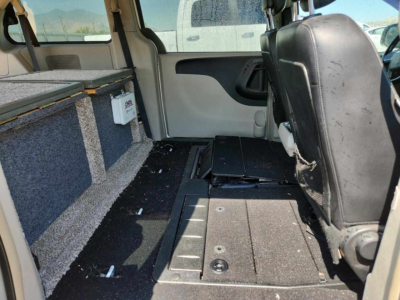 2013 CHRYSLER Town & Country