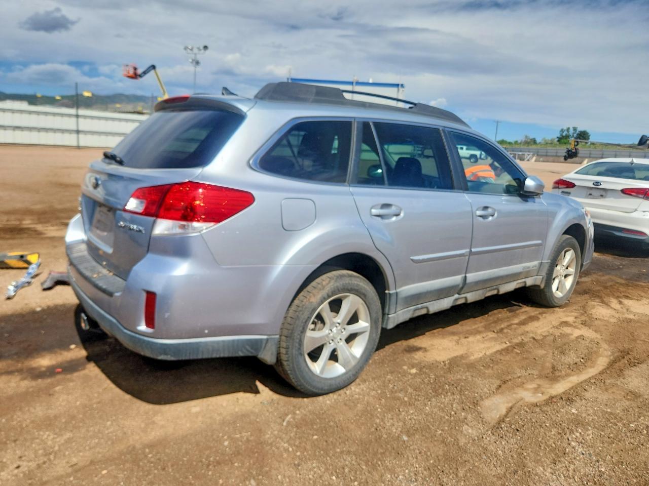 2013 SUBARU Outback