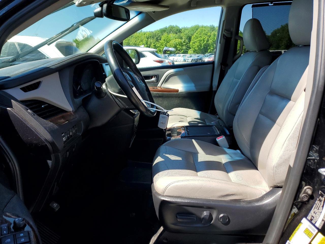2017 TOYOTA SIENNA