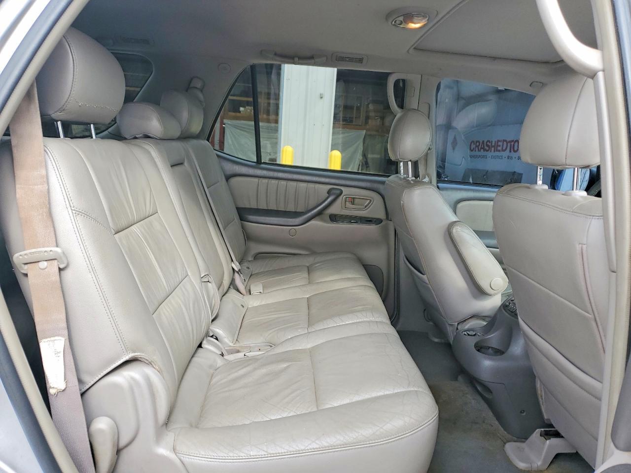 2005 TOYOTA Sequoia