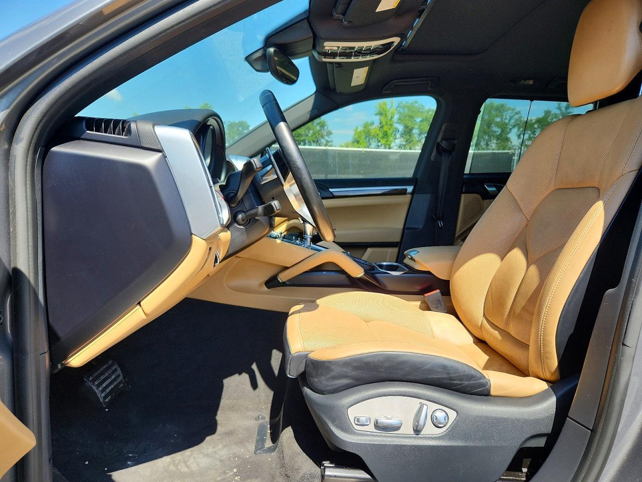 2017 PORSCHE CAYENNE
