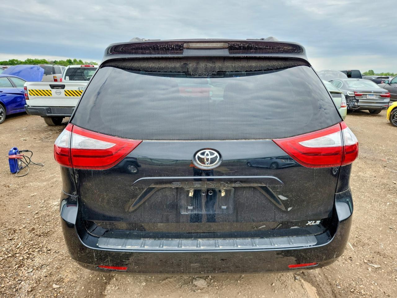 2017 TOYOTA SIENNA