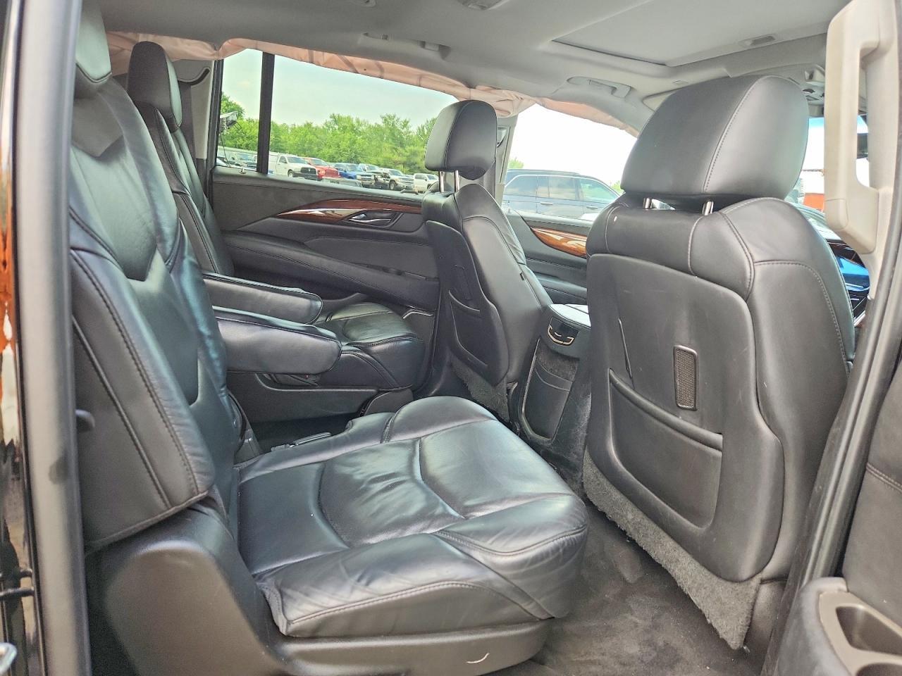 2017 CADILLAC Escalade ESV