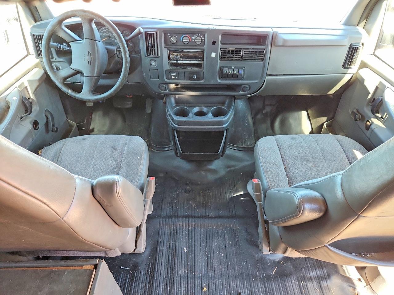 2004 CHEVROLET Express 3500