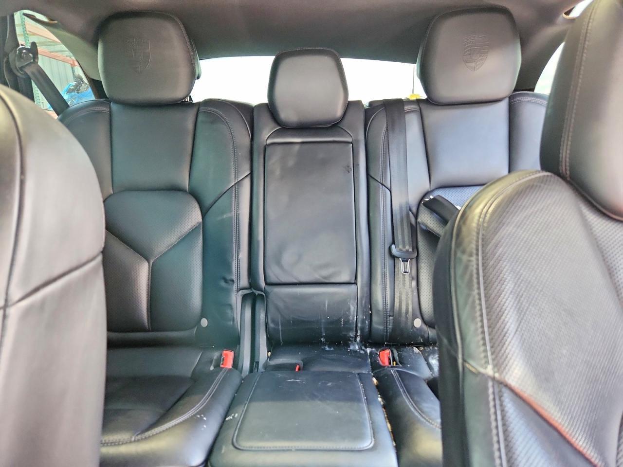 2017 PORSCHE CAYENNE
