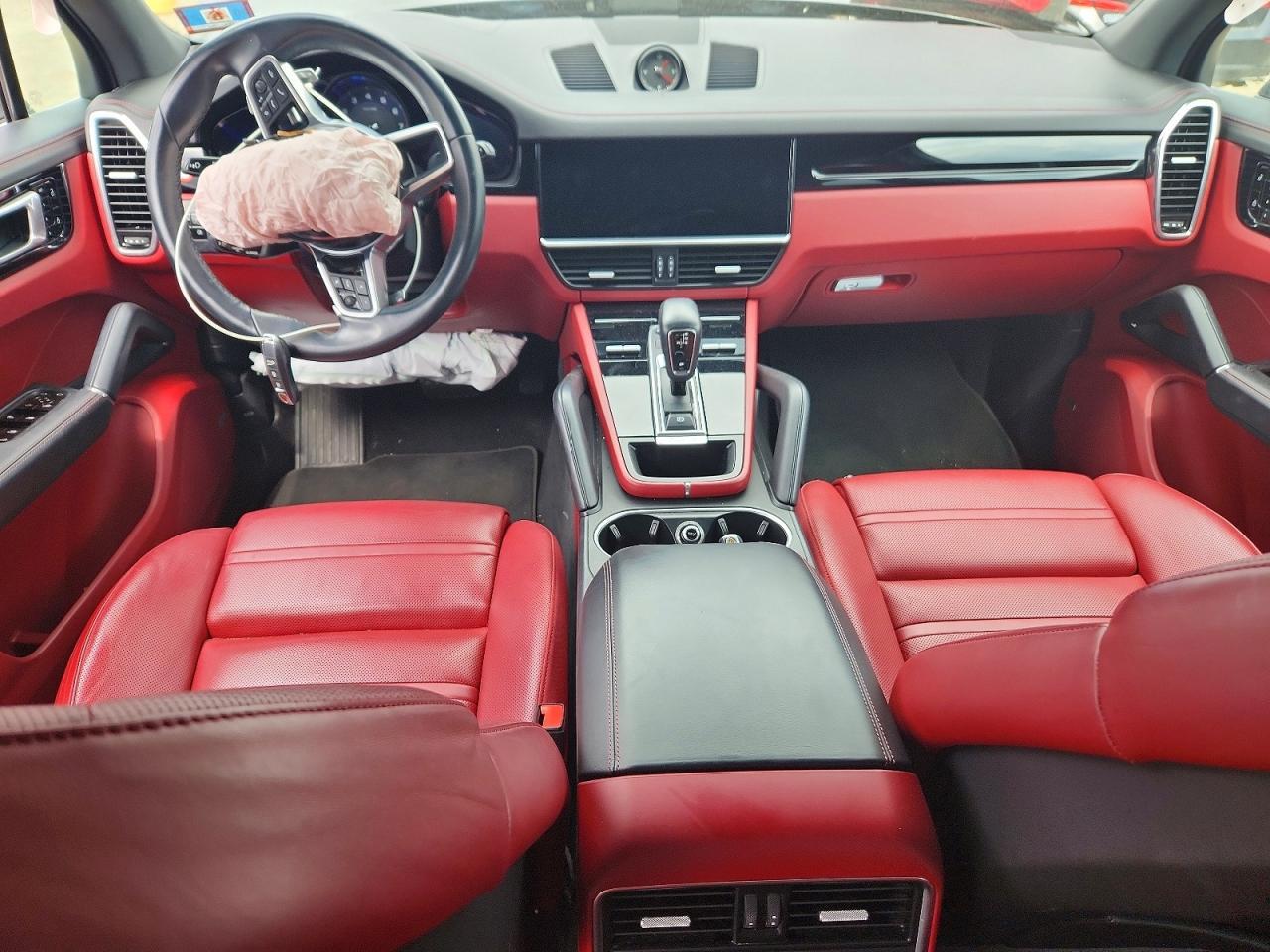 2020 PORSCHE CAYENNE