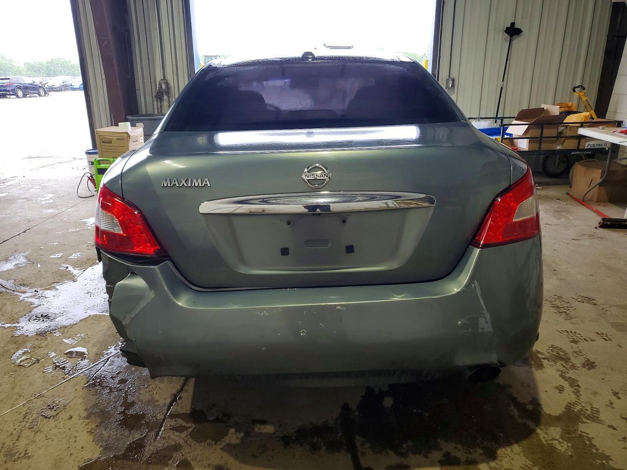2010 NISSAN Maxima