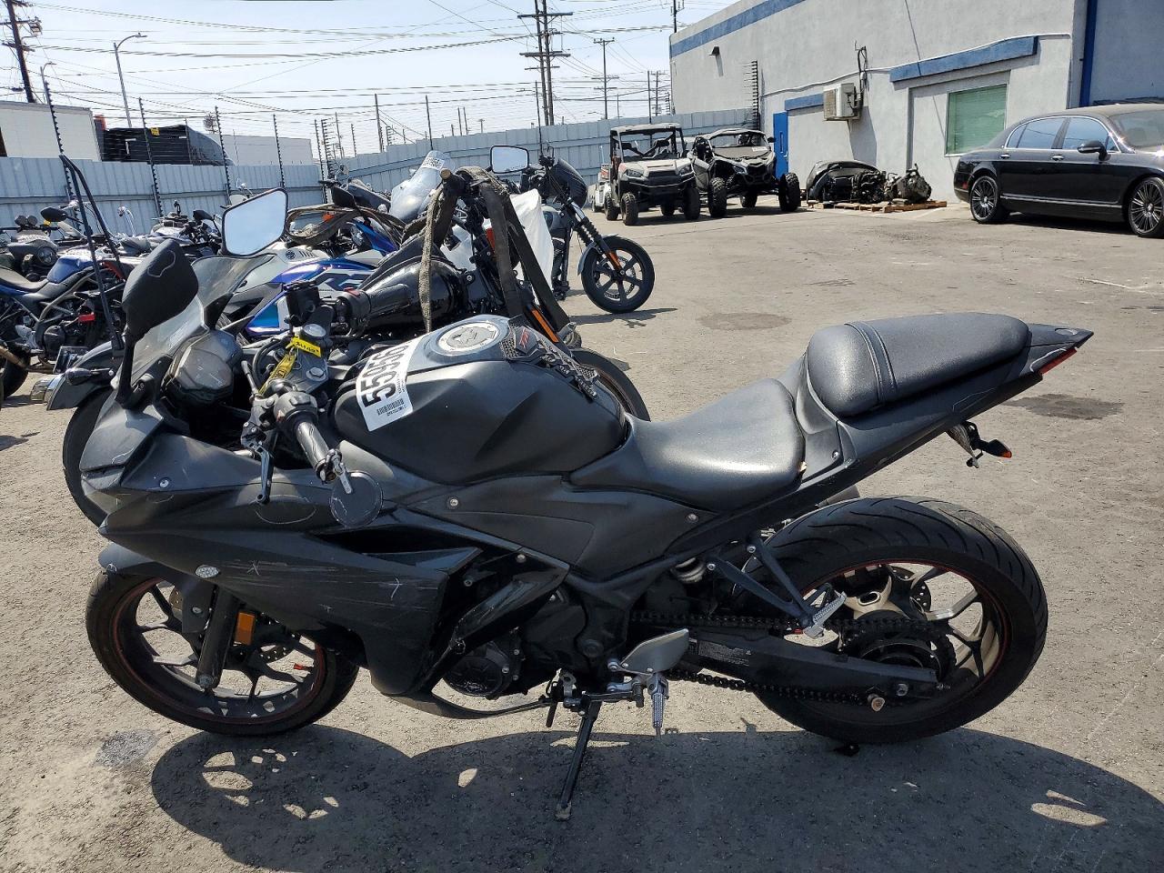 2017 YAMAHA YZFR3