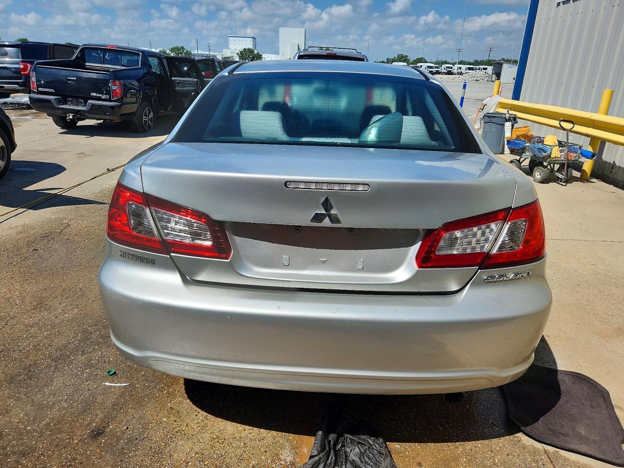 2011 MITSUBISHI Galant