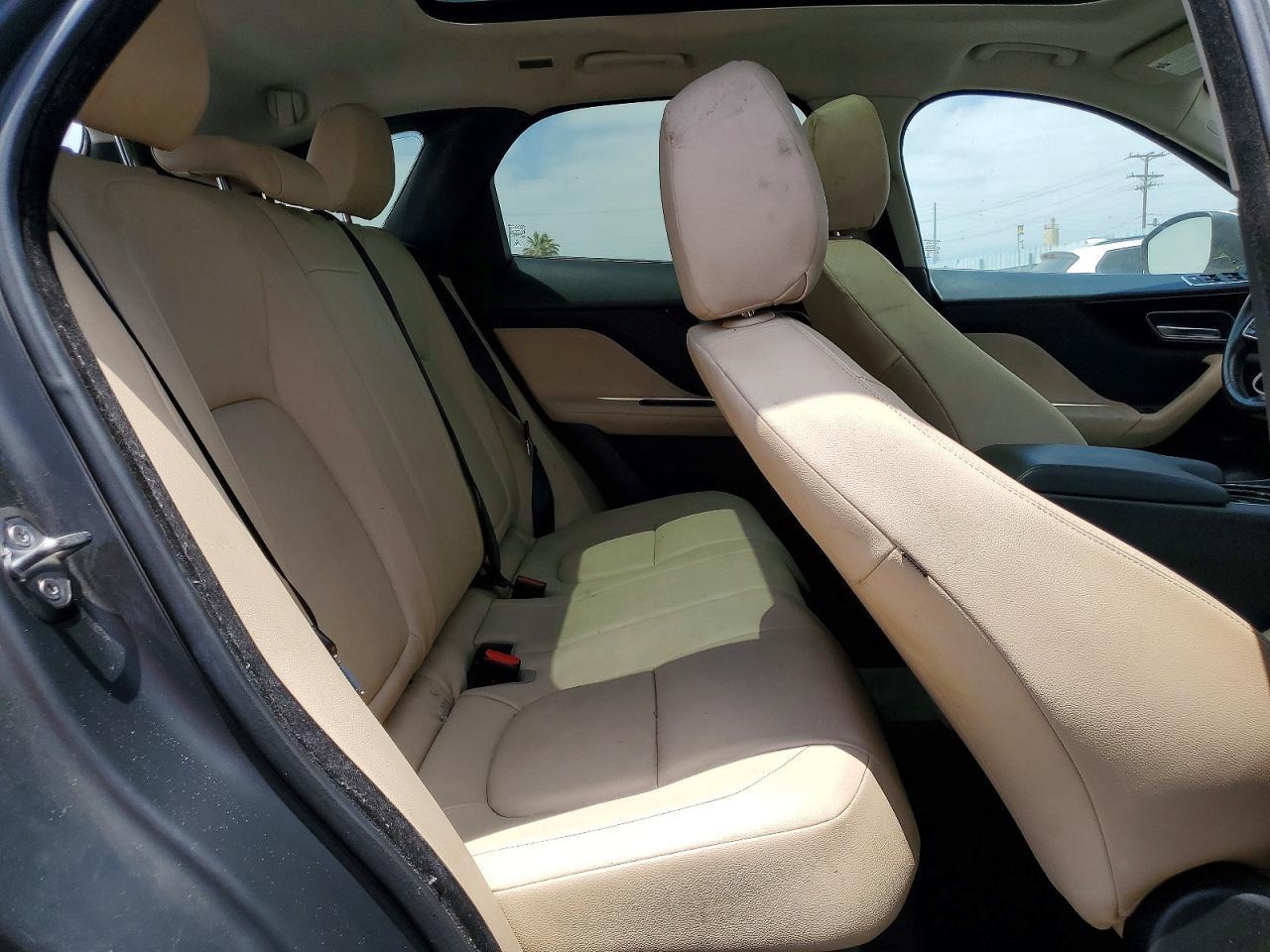 2017 JAGUAR F-Pace