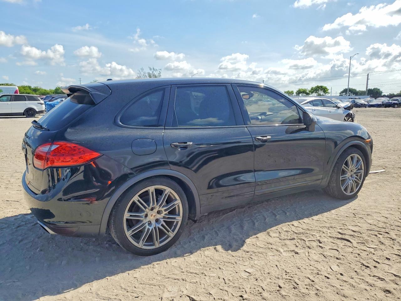 2011 PORSCHE CAYENNE