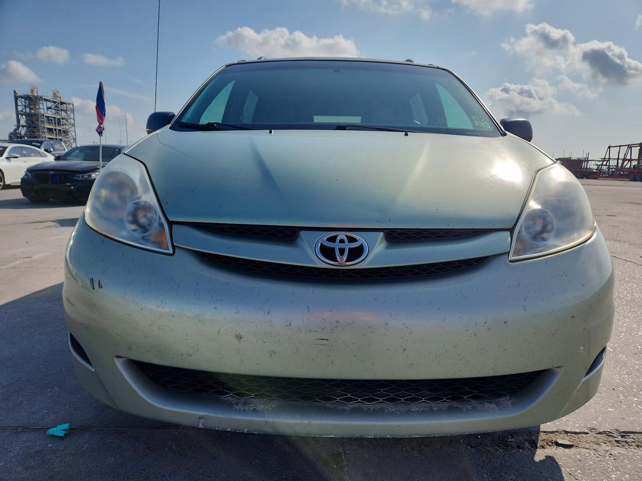 2009 TOYOTA SIENNA