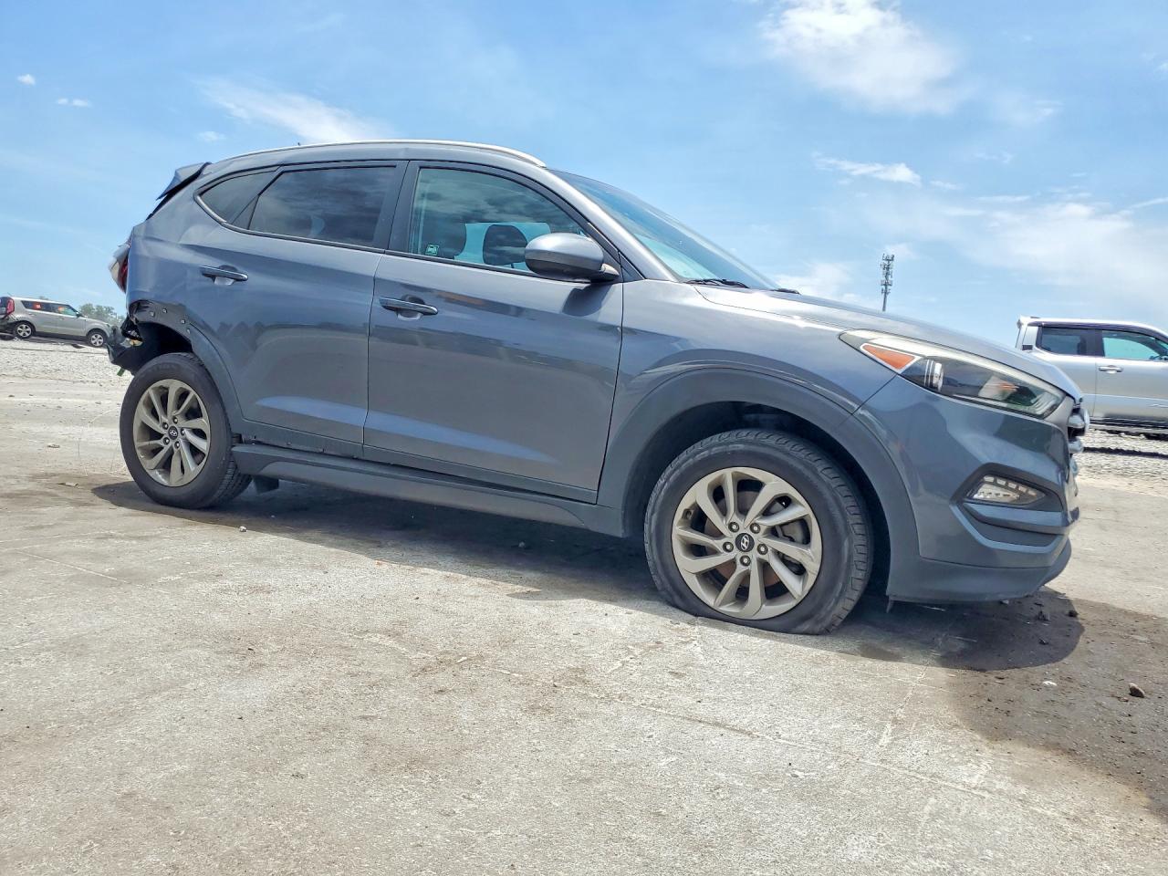 2016 HYUNDAI TUCSON