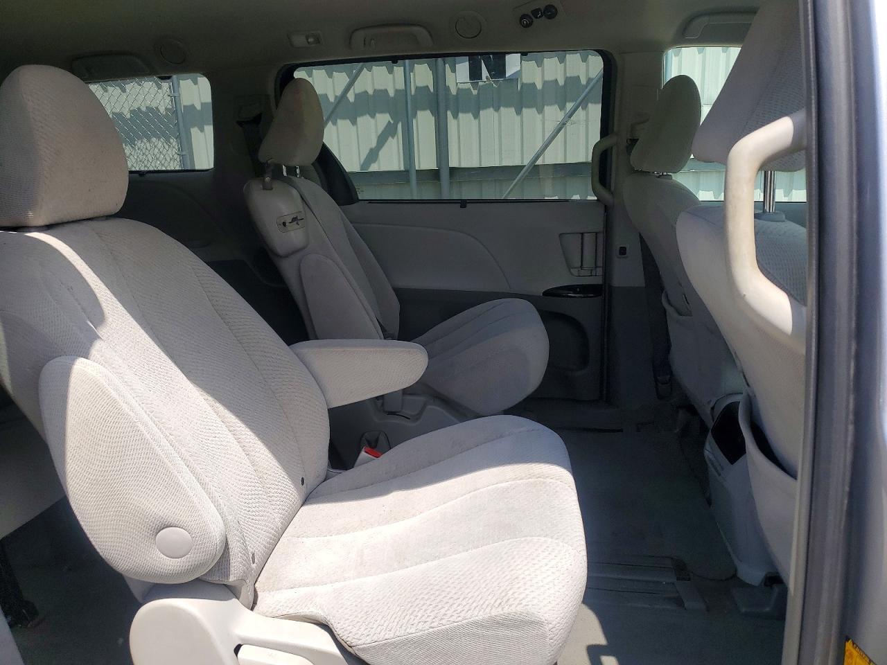 2012 TOYOTA SIENNA