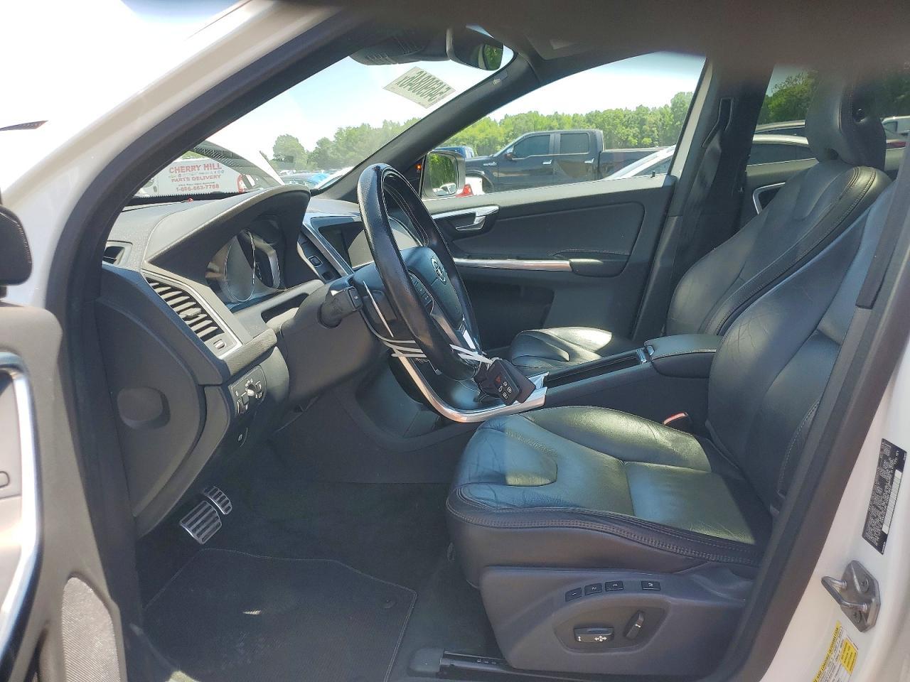 2015 VOLVO XC60