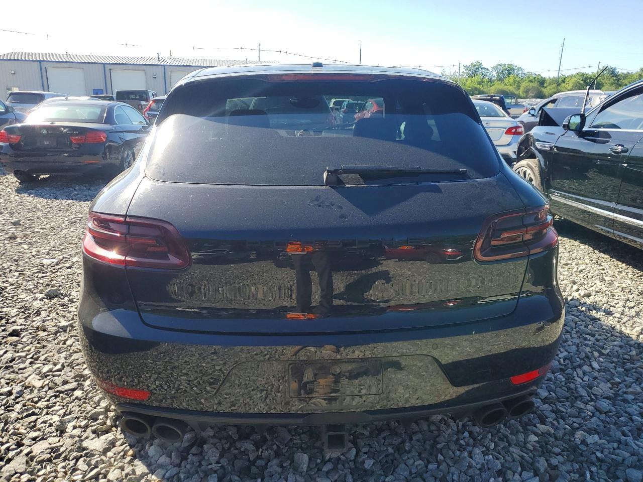 2017 PORSCHE Macan