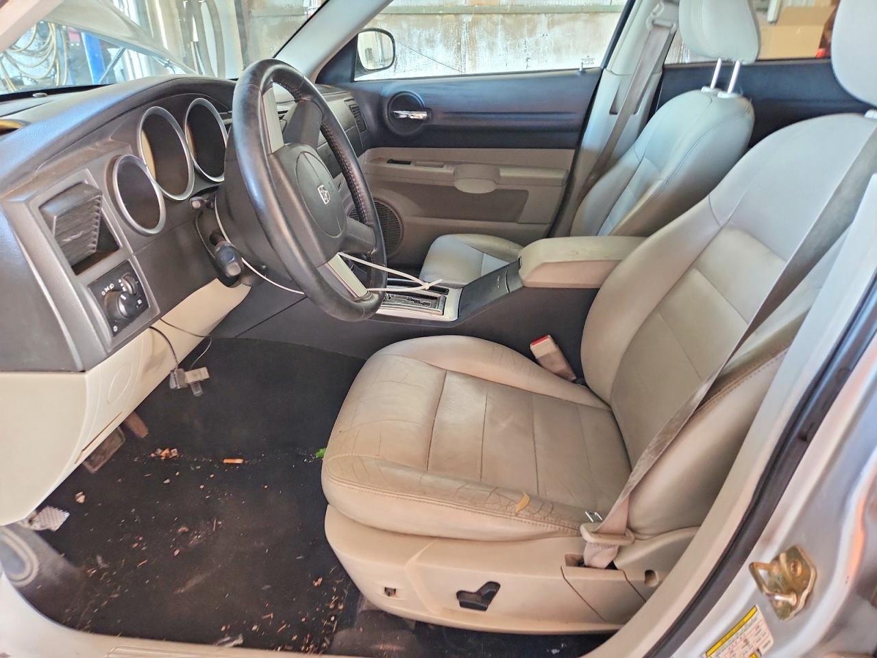 2005 DODGE MAGNUM