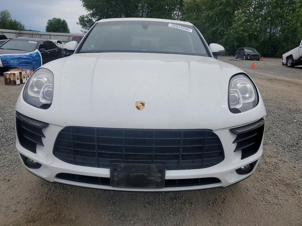 2016 PORSCHE Macan