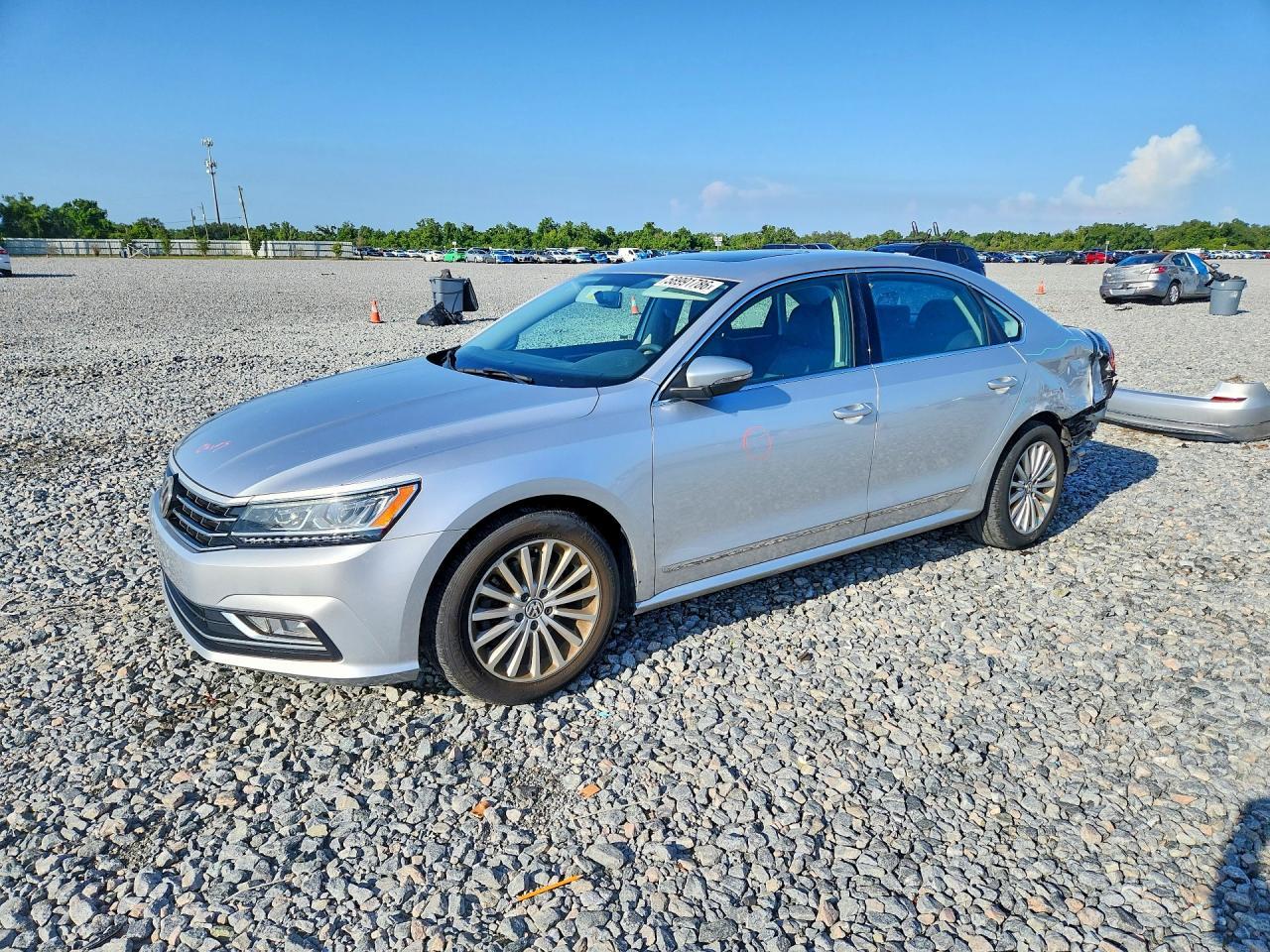 2016 VOLKSWAGEN Passat