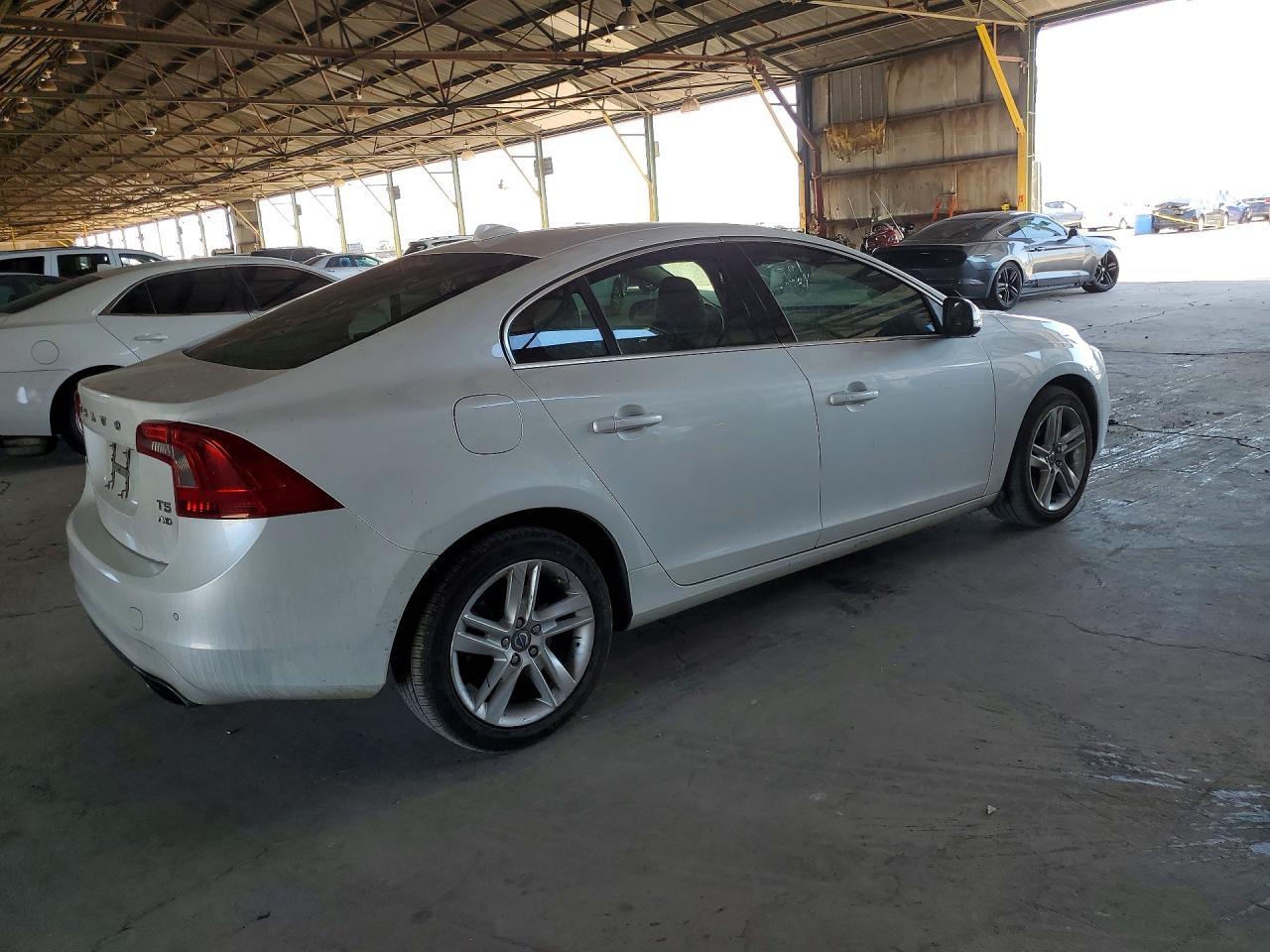 2015 VOLVO S60