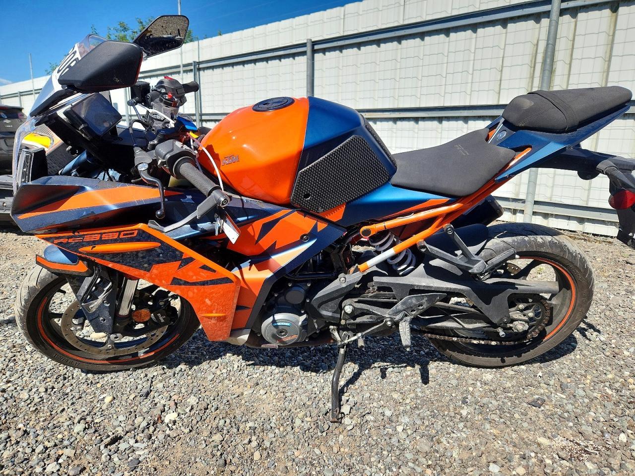 2022 KTM 390