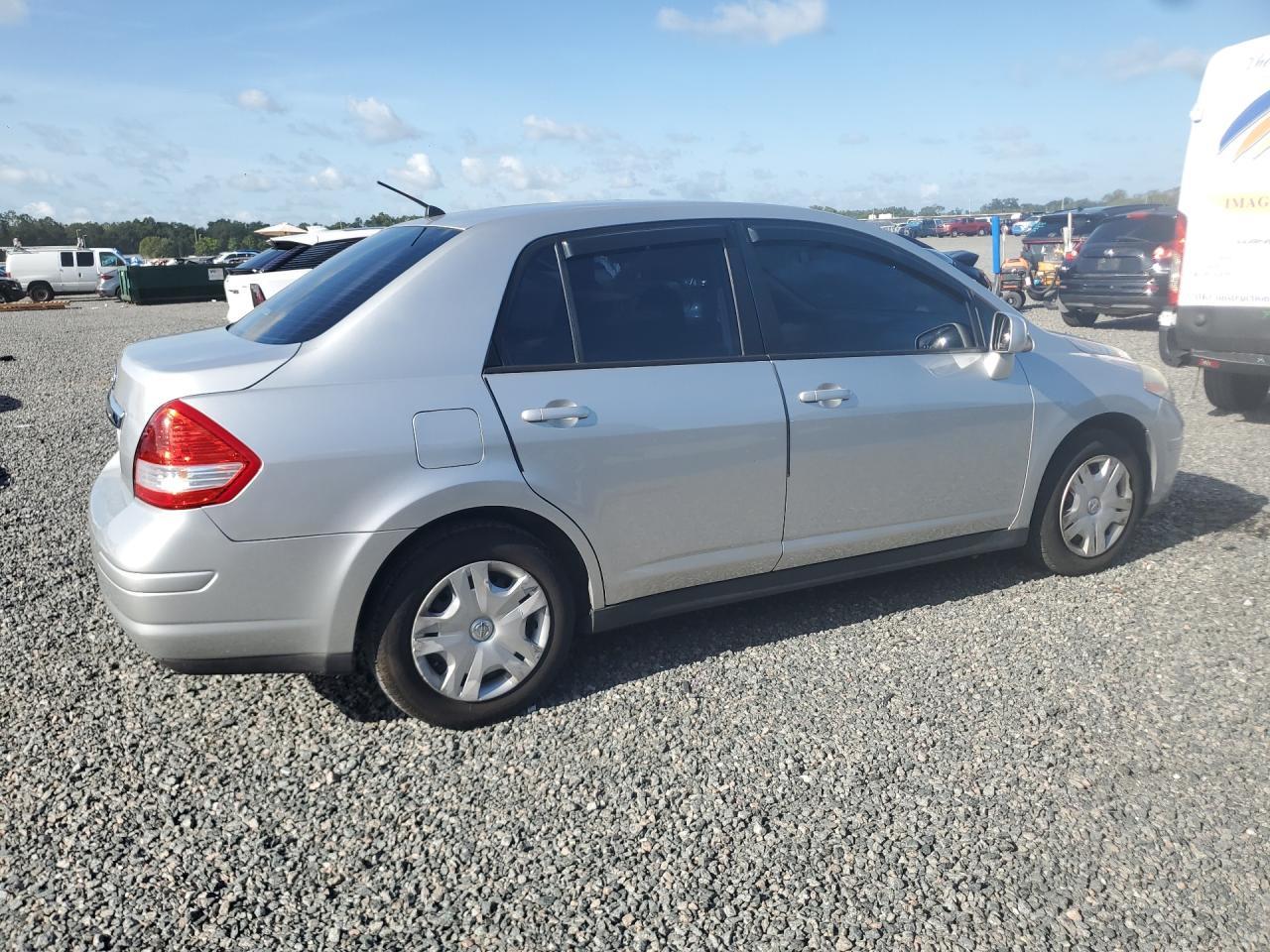 2010 NISSAN VERSA