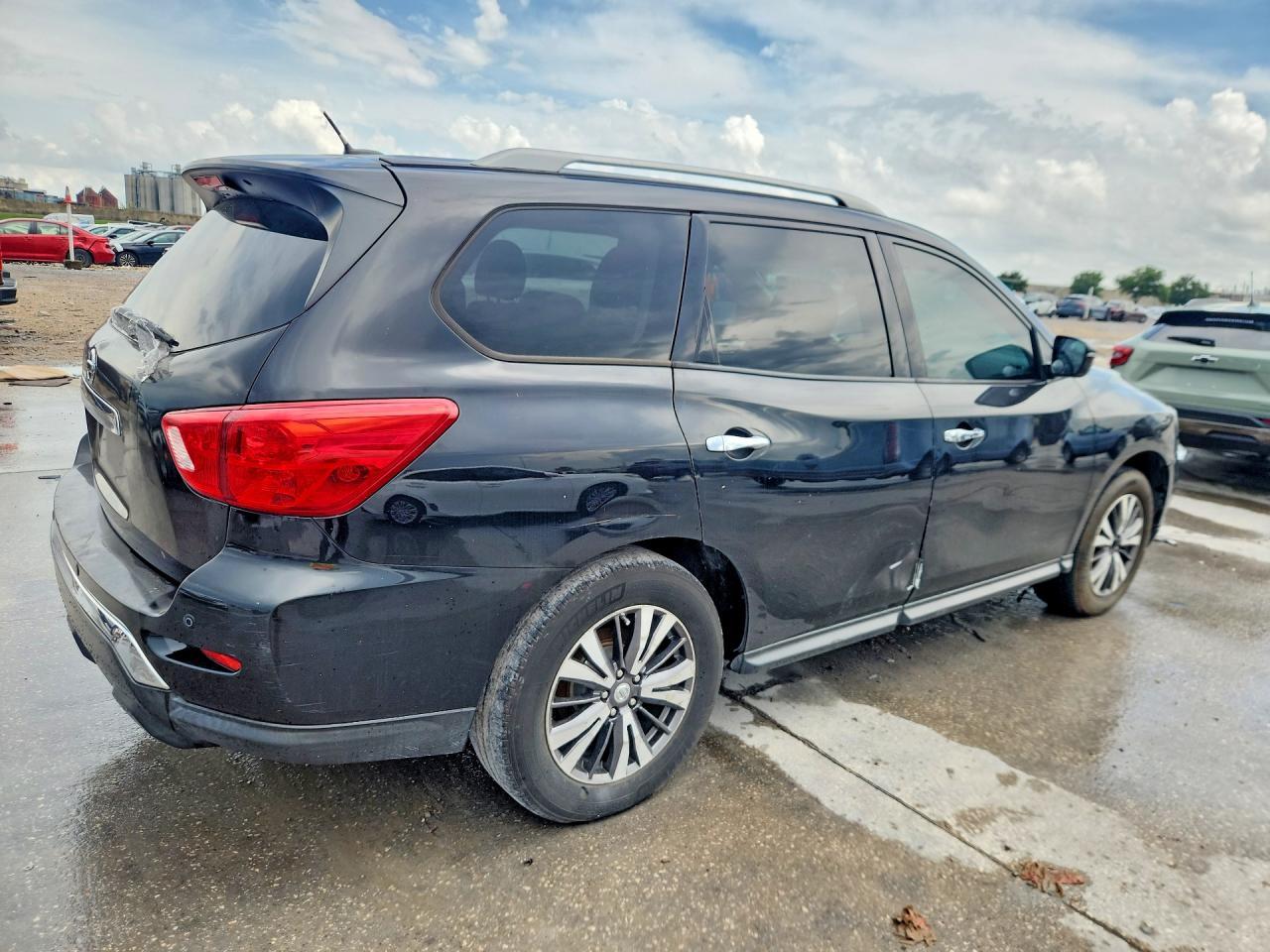 2017 NISSAN PATHFINDER