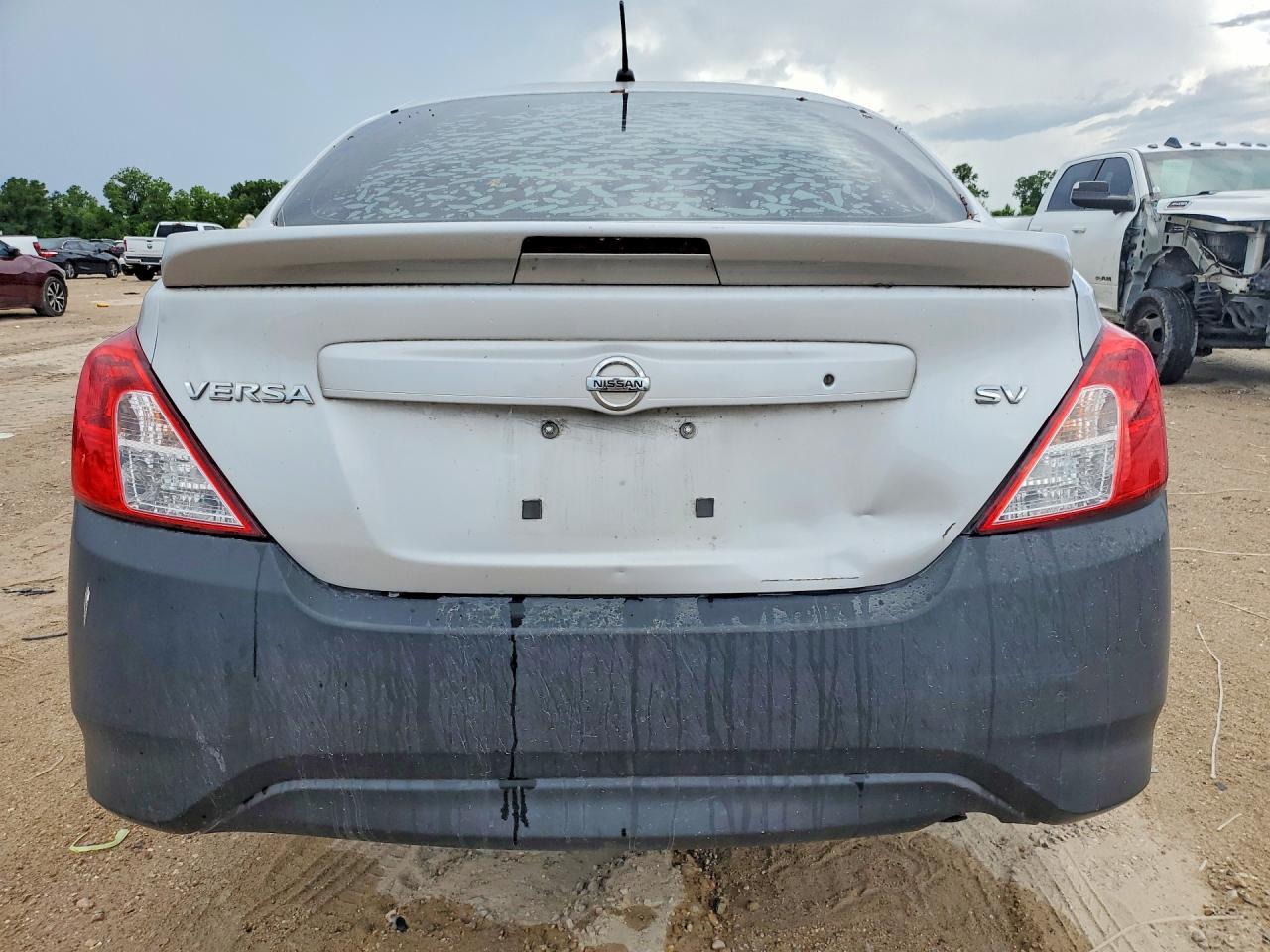 2017 NISSAN VERSA